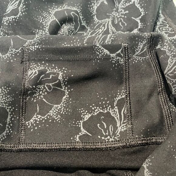 Fabletics mid-Rise outlined floral crop leggings Sz S - Picture 10 of 11